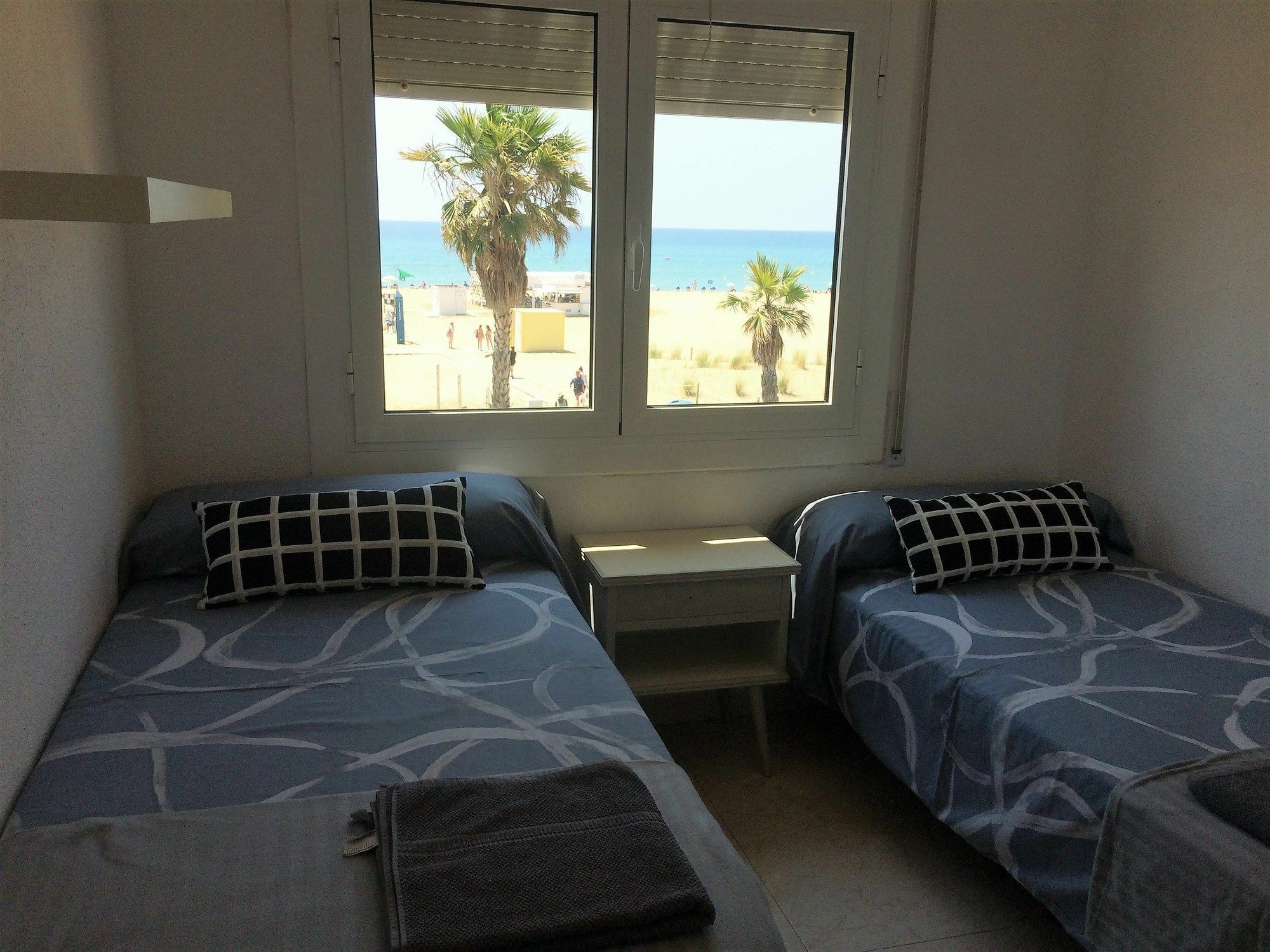 Апартаменты Calaluz Be My Guest Кастельдефельс Экстерьер фото